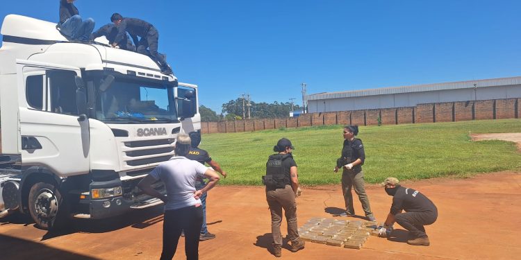 Interceptan camión con el que pretendían ingresar carga de pasta base para el Brasil en Chirigüelo