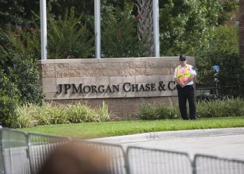 Trump demanda a JPMorgan por USD 5.000 millones