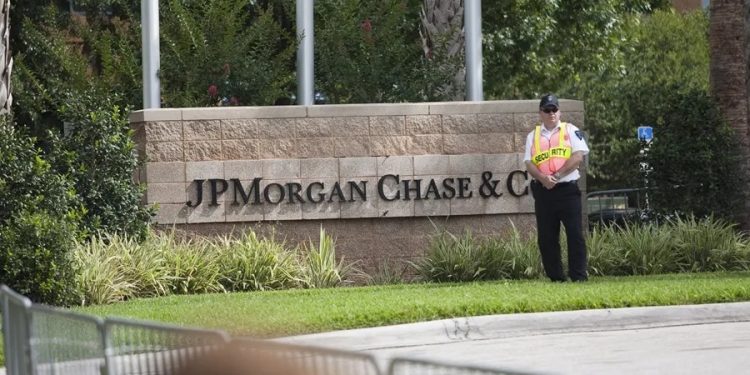 Trump demanda a JPMorgan por USD 5.000 millones