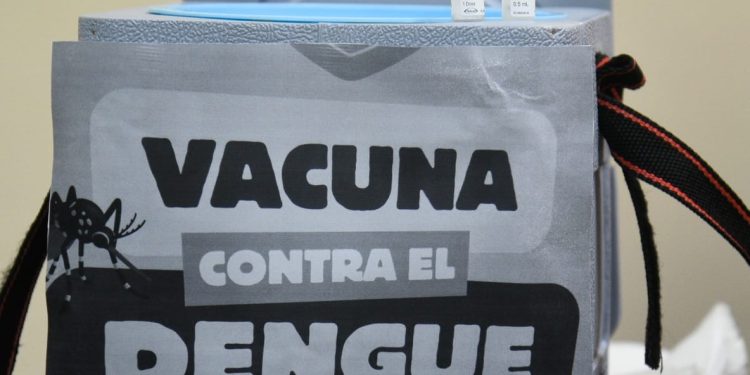 Salud insta a los padres a vacunar a sus hijos contra el dengue