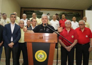 Policías y militares apoyan proyecto de reforma de la Caja Fiscal