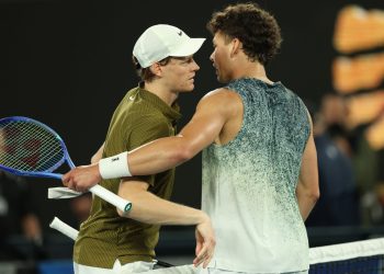 Sinner vence a Shelton y jugará con Djokovic por la final del Abierto de Australia