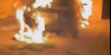 No aceptó la separación y quemó vehículo de su expareja