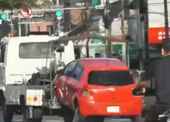 Conductora resultó herida luego de impactar contra paseo central de Eusebio Ayala