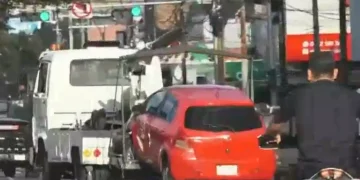 Conductora resultó herida luego de impactar contra paseo central de Eusebio Ayala