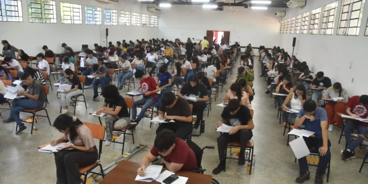 Unos 18.000 jóvenes rindieron este sábado los exámenes para las Becas del Gobierno