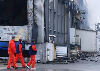 Mueren al menos 4 trabajadoras tras explosión en fábrica de galletas