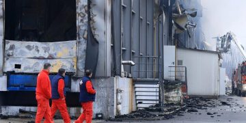 Mueren al menos 4 trabajadoras tras explosión en fábrica de galletas