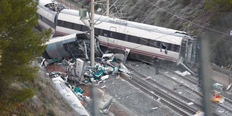 Asciende a 42 el número de víctimas mortales tras accidente ferroviario en España