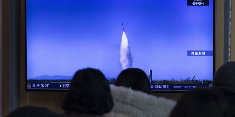 Corea del Norte lanzó misiles balísticos al mar de Japón