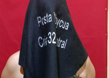 Mujer es detenida por supuestamente golpear a su hijastro con un cable