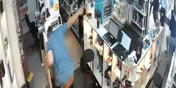 Investigan muerte de la comerciante en balacera entre su pareja y asaltante