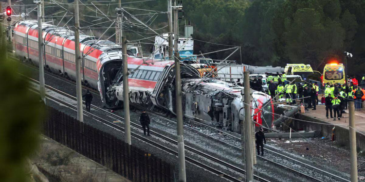Sube a 41 la cifra de muertos por choque de trenes en España