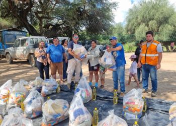 Gobierno entrega kits de víveres para familias afectadas por el desborde del río Pilcomayo