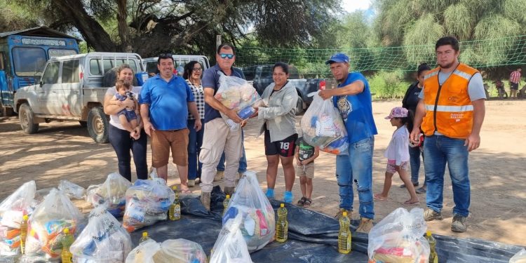 Gobierno entrega kits de víveres para familias afectadas por el desborde del río Pilcomayo