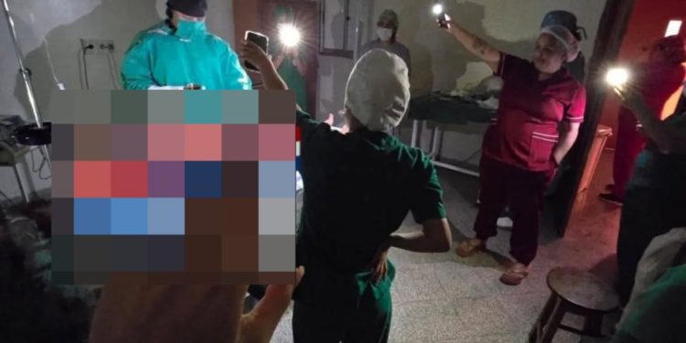 Mujer tuvo cesárea a la luz de celulares debido al corte de energía de ayer