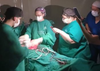 Otra cesárea con linternas de celulares, esta vez en Clínicas