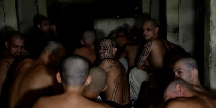 Un grupo de 59 pandilleros del ‘Barrio 18’ recibe condenas de casi 600 años en El Salvador