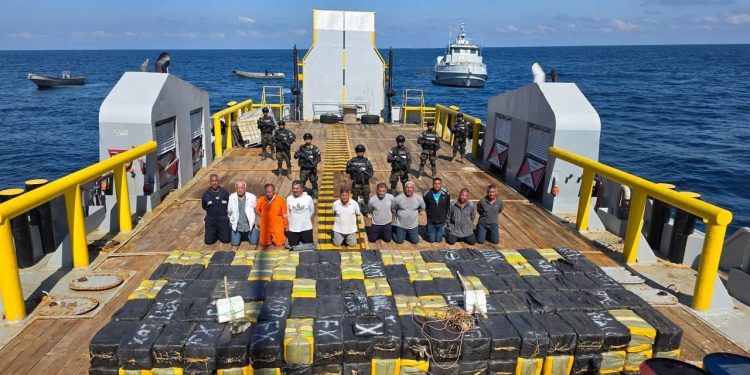 El Salvador confiscó buque con 6,6 toneladas de cocaína, valoradas en USD 165 millones