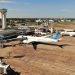 Huelga de funcionarios aeronáuticos en Argentina afecta a mil pasajeros en Paraguay
