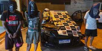 Jóvenes, uno de ellos sobrino de Armando Rotela, capturados con potente fusil