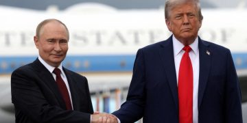 Rusia y Estados Unidos acuerdan iniciar conversaciones sobre control de armas nucleares