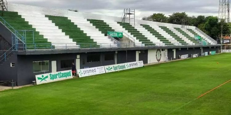 Duelo de ascendidos en la Arboleda