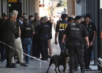 Explosión deja tres heridos y cientos de evacuados en base de la Policía Militar de Argentina