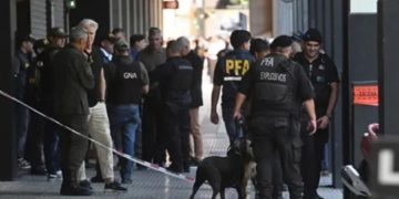 Explosión deja tres heridos y cientos de evacuados en base de la Policía Militar de Argentina