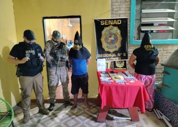 Incautan más de 90 dosis de droga y detienen a dos personas
