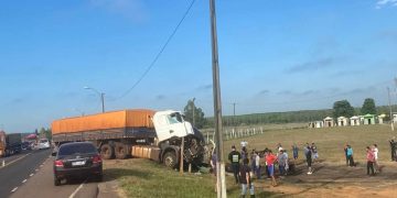 Trágico y fatal accidente de un camión en Félix Pérez Cardozo
