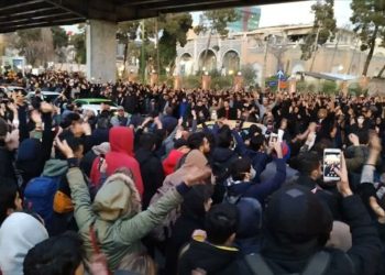 Número de muertes durante represión de protestas en Irán rebasa los 7.000, dicen activistas