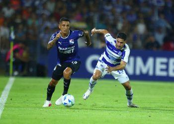 2 de Mayo empató ante Cristal y tendrá que ir a buscar la clasificación en Perú