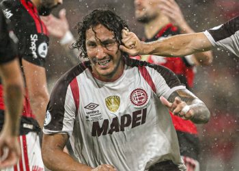 Cabezazo inolvidable de Canale en el Maracaná y la Recopa para Lanús