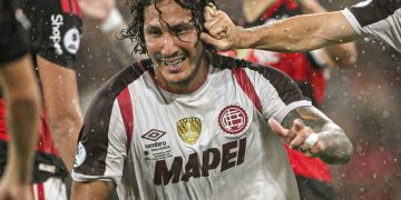 Cabezazo inolvidable de Canale en el Maracaná y la Recopa para Lanús