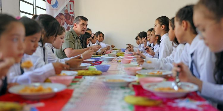 Clases inician con parte de deuda con proveedores de Hambre Cero saldada, pero no lo que se prometió