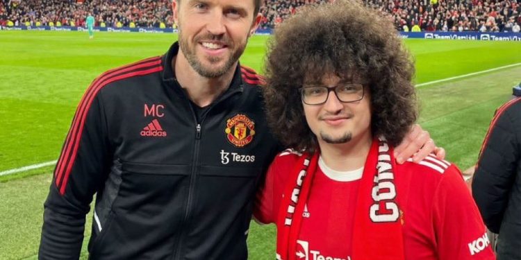 Hincha del Manchester United está a una victoria de cumplir su insólita promesa