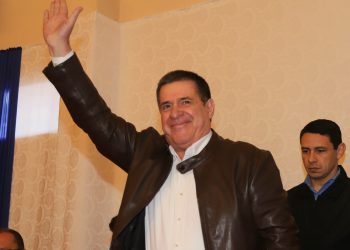 Cartes recibió un marcapasos permanente y se le sacará la sedación progresivamente