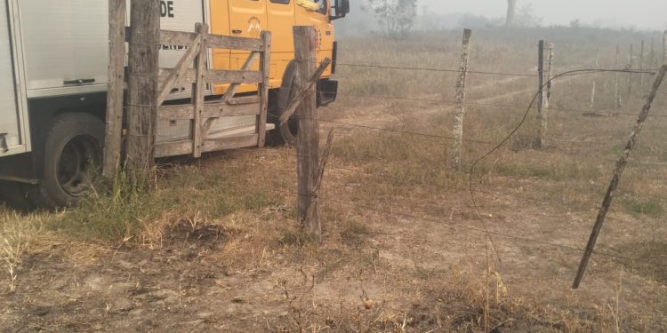 Bomberos enfrentan dificultades para controlar incendio en Río Verde