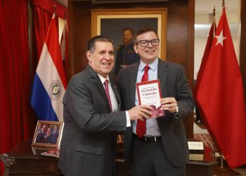 José Fernando Duarte presenta libro sobre el Partido Colorado