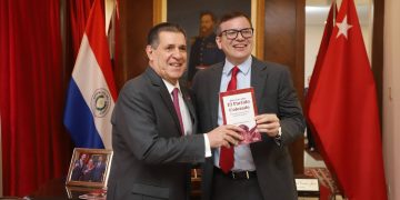 José Fernando Duarte presenta libro sobre el Partido Colorado