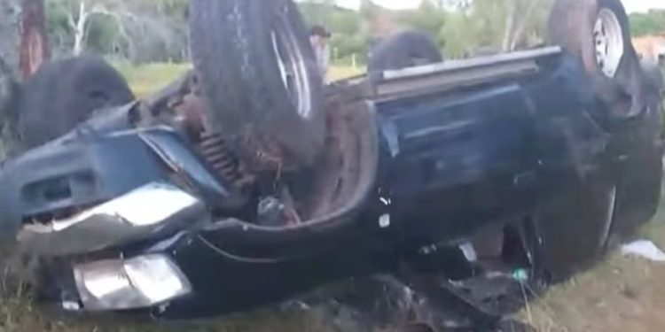 Joven pierde la vida tras aparatoso vuelco de vehículo en Pirayú