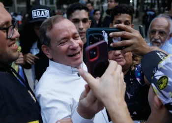 Detienen a un aliado cercano de la líder opositora venezolana Machado poco después de ser liberado