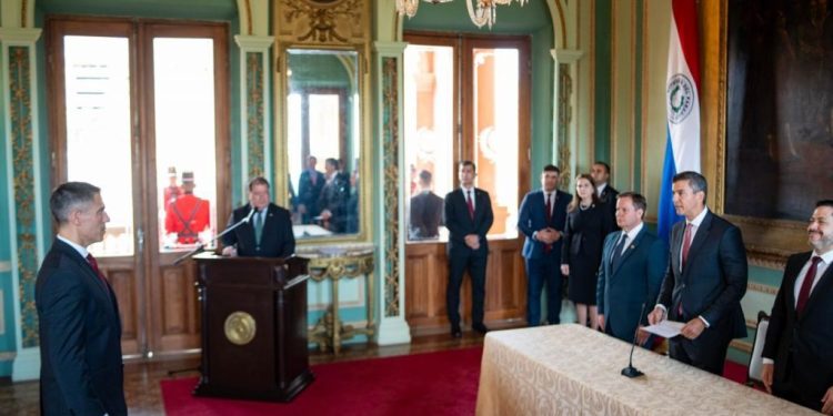 Marco Riquelme asume como nuevo ministro de Industria y Comercio