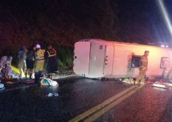 Accidente en Brasil: minibús con matrícula paraguaya deja un fallecido y varios heridos