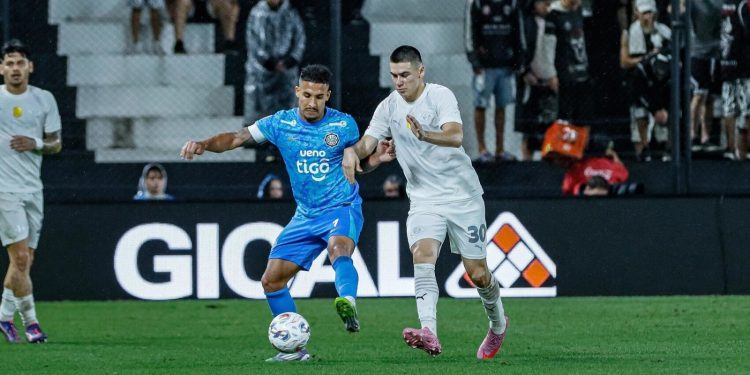 Clásico blanco y negro en el Defensores