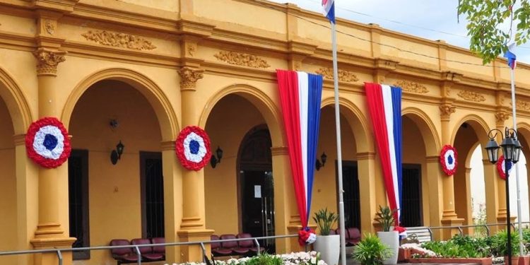 Prohíben publicación de imágenes de adolescente en medio de polémica por fiesta de quince en Concepción