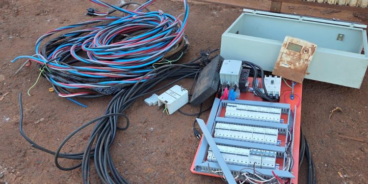 Detectan conexión irregular para criptominería en Hernandarias durante operativo de la ANDE