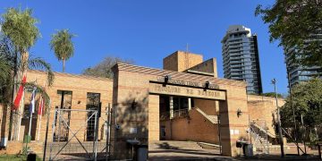 Discuten en Derecho UNA la posible destitución de un profesor por vínculos con la «mafia de los pagarés»