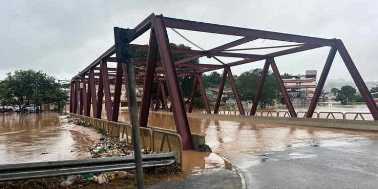 Fuertes lluvias dejan al menos una veintena de fallecidos en el sur de Brasil